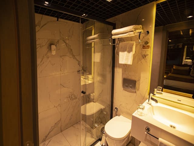 Junior Suite, Jetted Tub