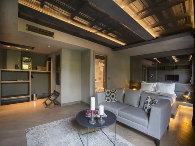 Junior Suite, Jetted Tub