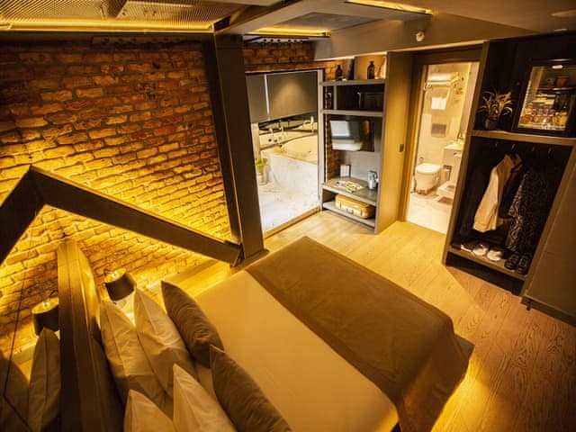 Junior Suite, Jetted Tub