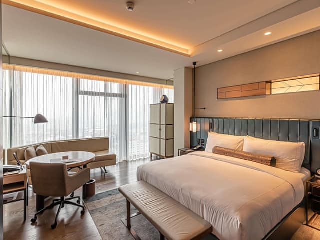 Fairmont Gold, Club Lounge Access, City View