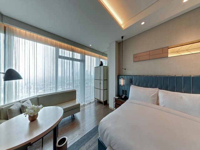 Fairmont Gold, Club Lounge Access, City View