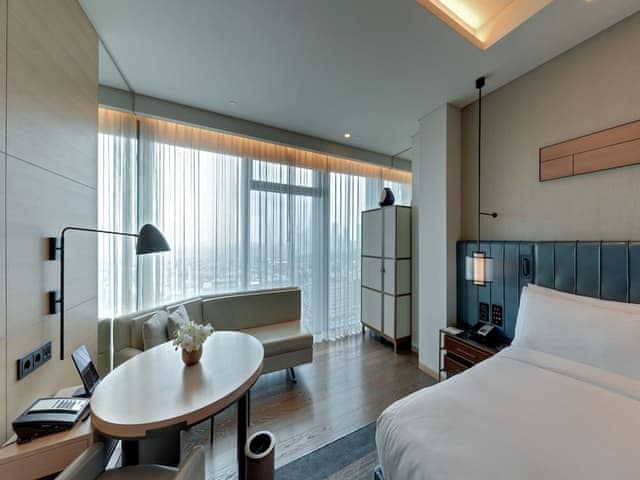 Fairmont Gold, Club Lounge Access, City View