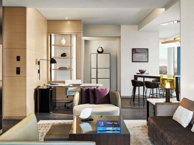 GRAND 1 BEDROOM SUITE Bosphorus View King, Lounge Access