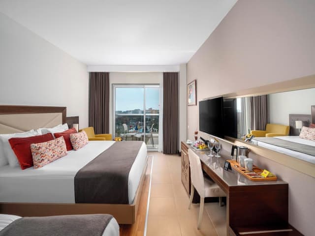 Standart Çift Kişilik Oda (Kara manzaralı)