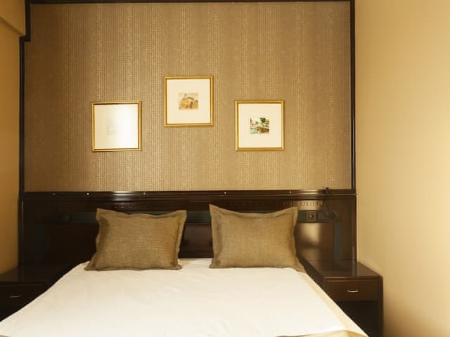 Basic Suite, 1 Queen Bed