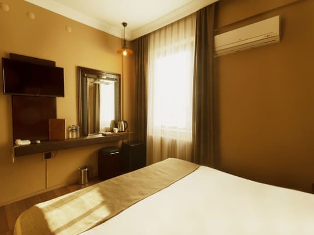 Basic Suite, 1 Queen Bed