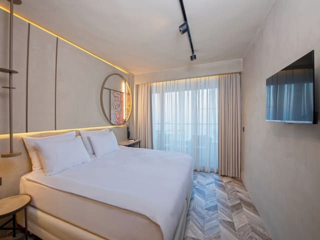 Room, Partial Sea View