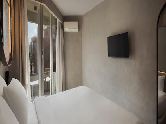 Room, Partial Sea View