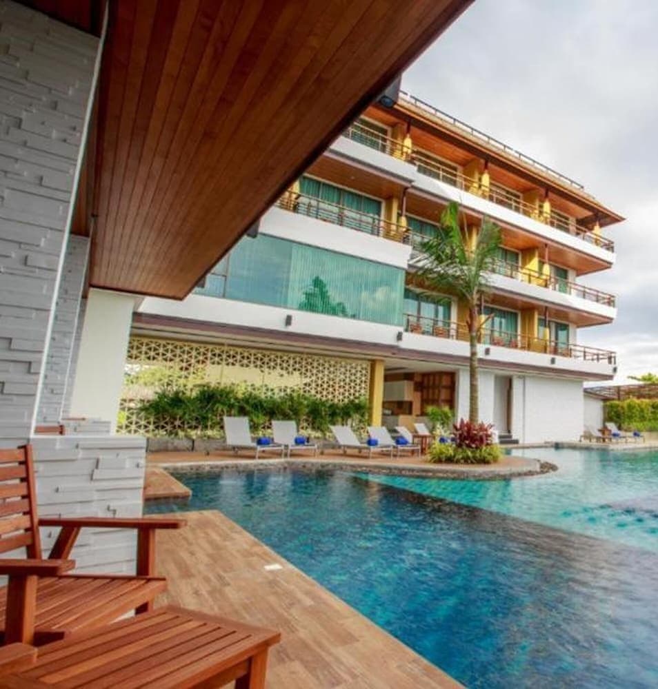Aqua Resort Phuket - Near Beach and Chalong Pier