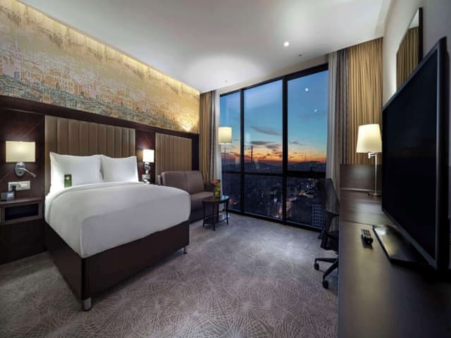 Family Room, 1 Queen Bed (Deluxe)