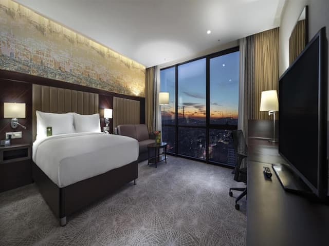 Family Room, 1 Queen Bed (Deluxe)