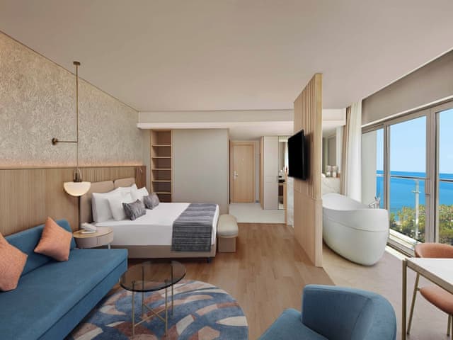 Suite, Sea View, Corner (Mixed Section)