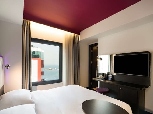 Suite, Sea view