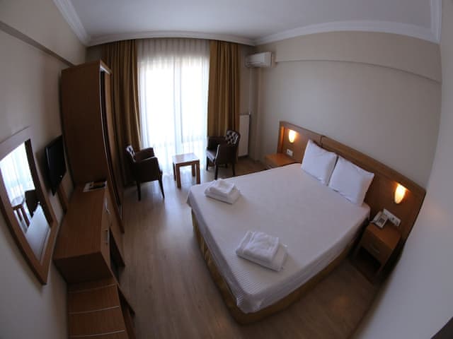 Standard Double Room, Partial Sea View