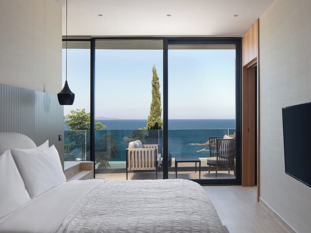 Suite, 1 King Bed, Sea View (Balcony)