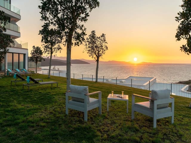 Suite, 1 King Bed, Sea View (Balcony)