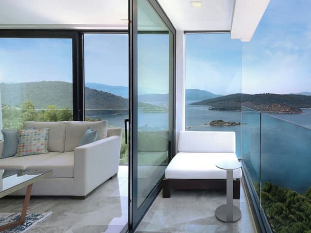 Suite, 1 King Bed, Sea View (Balcony)