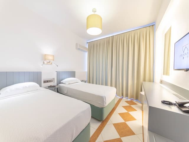 Deluxe Room, 1 Double or 2 Twin Beds, Balcony