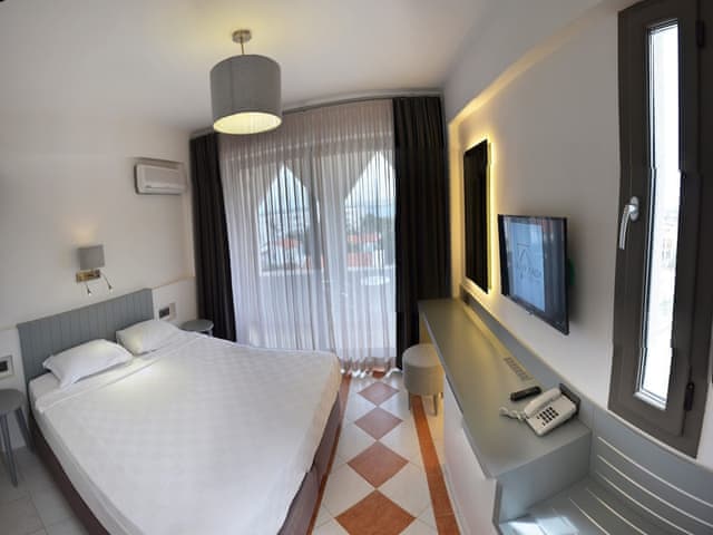 Deluxe Room, 1 Double or 2 Twin Beds, Balcony