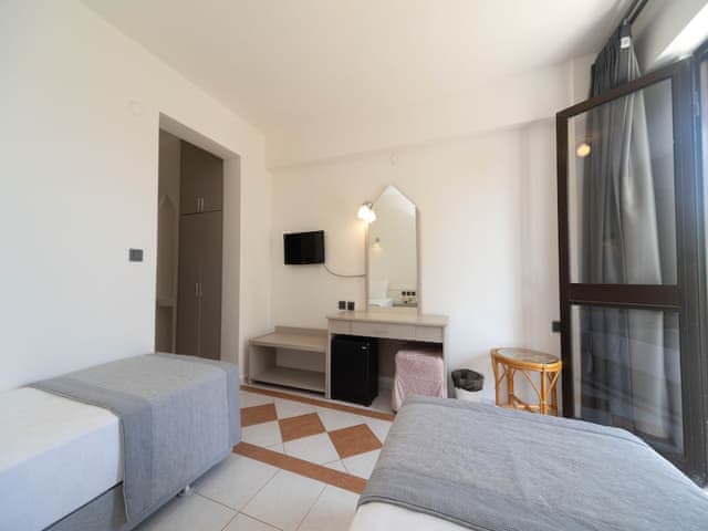 Economy Twin Room, Balcony