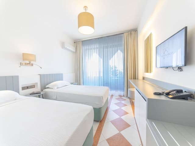 Deluxe Room, 1 Double or 2 Twin Beds, Balcony