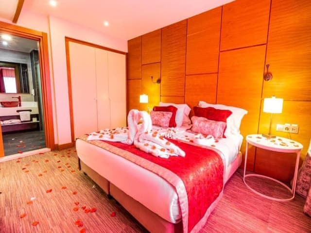 Honeymoon Suite, Jetted Tub