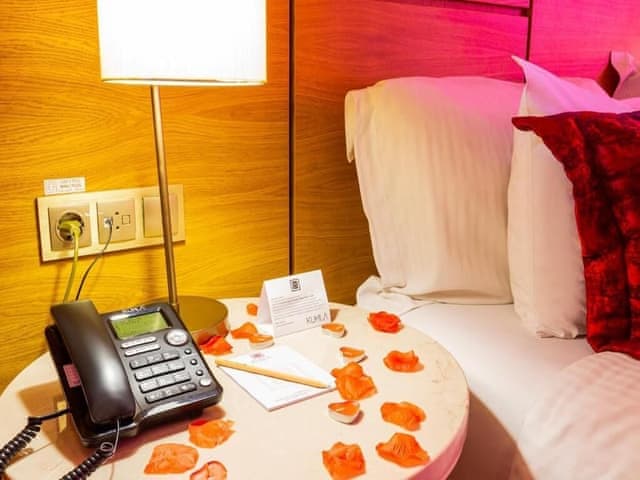 Honeymoon Suite, Jetted Tub