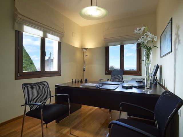 Luxury Villa, 5 Bedrooms, Partial Sea View