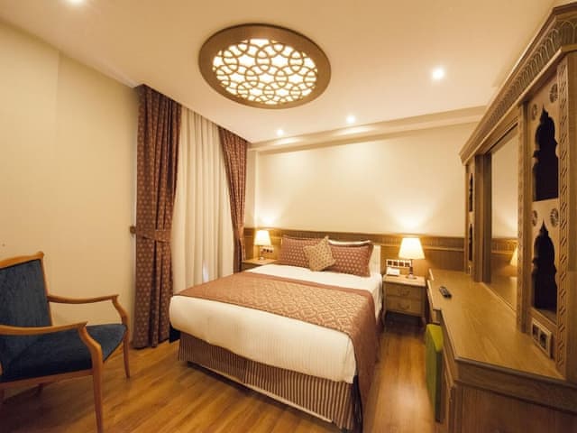 Standard Double or Twin Room (Single use)