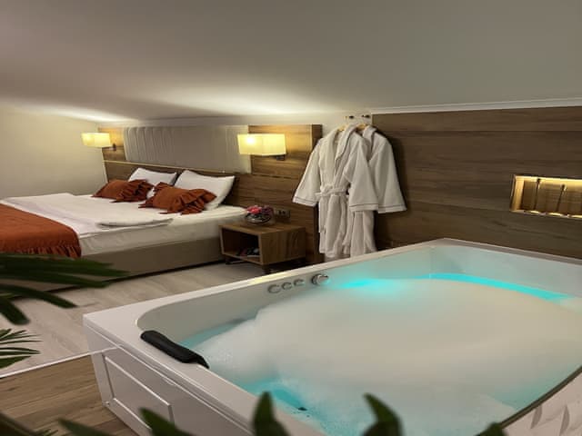 Honeymoon Room, 1 Queen Bed, Jetted Tub, Sea View