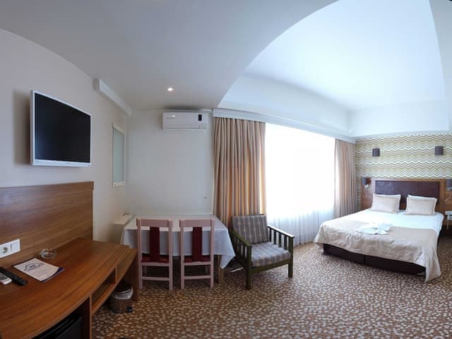 Deluxe Double Room, Bathtub