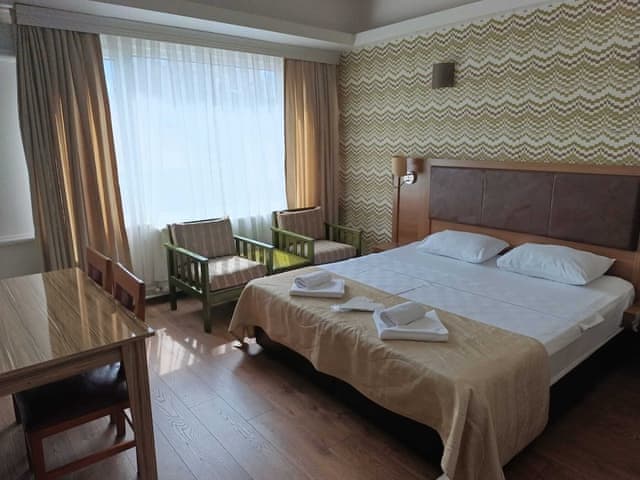 Deluxe Double Room, Bathtub