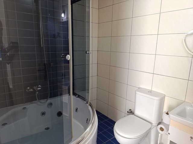 Deluxe Double Room, Bathtub