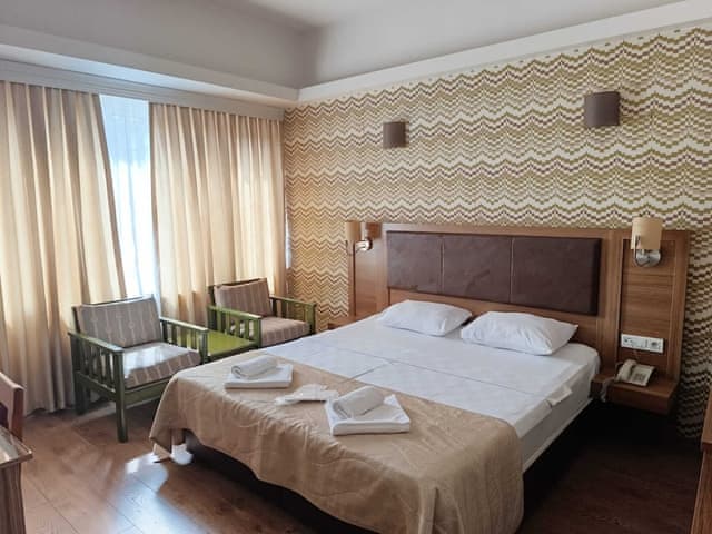 Deluxe Double Room, Bathtub