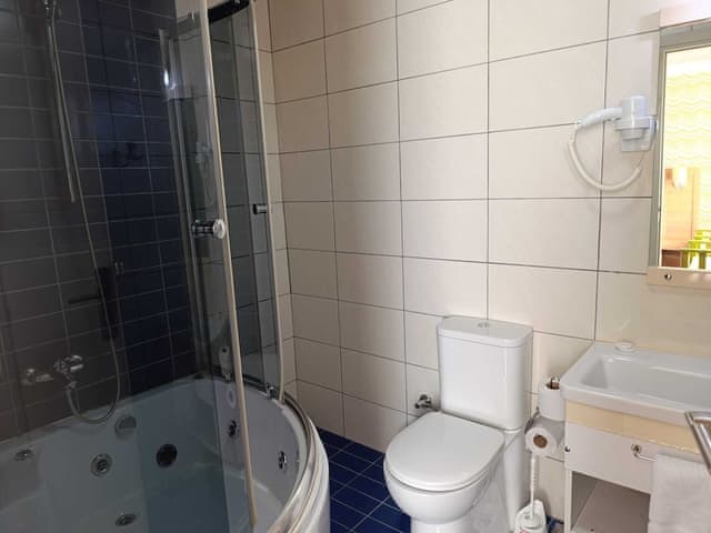 Deluxe Double Room, Bathtub