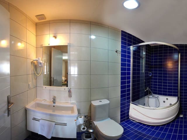 Deluxe Double Room, Bathtub