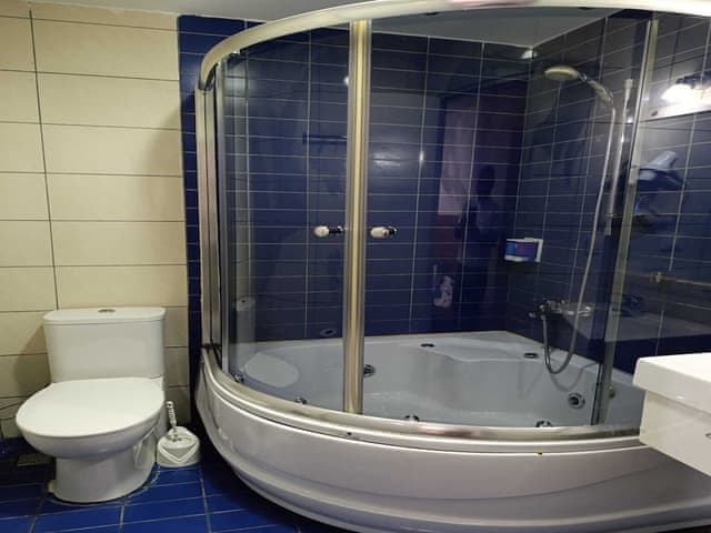 Deluxe Double Room, Bathtub
