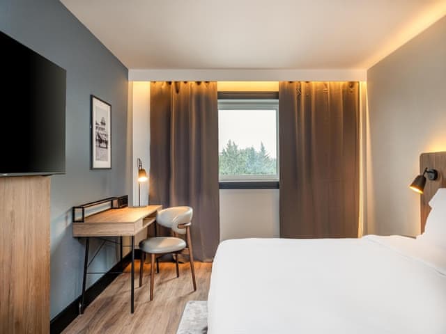 Standard Room, 1 King Bed