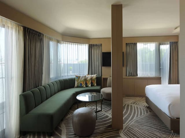 Suite, 1 Queen Bed (Bosphorus)