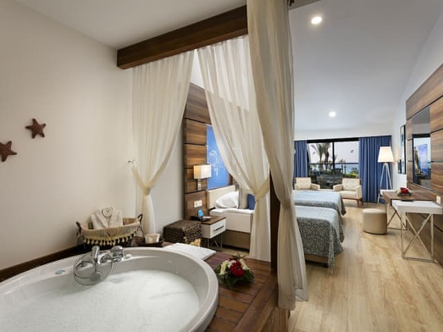 Jacuzzi Suite