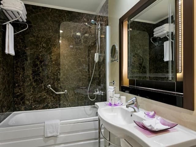 Jacuzzi Suite
