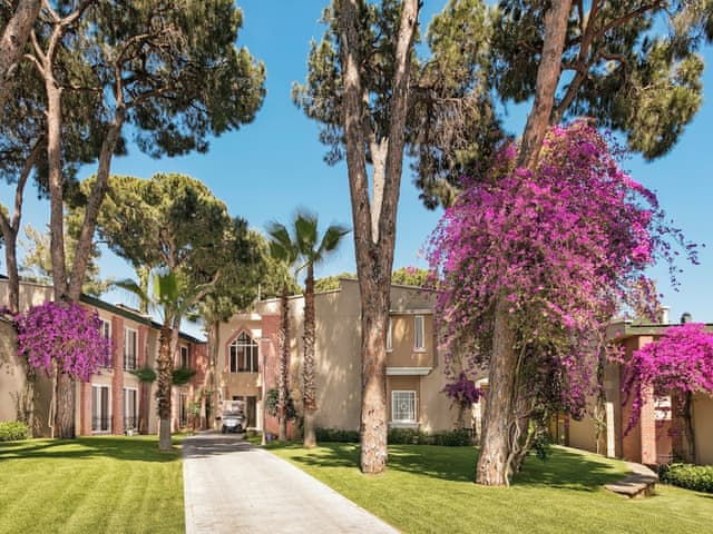 Club Standard Room Bay Window