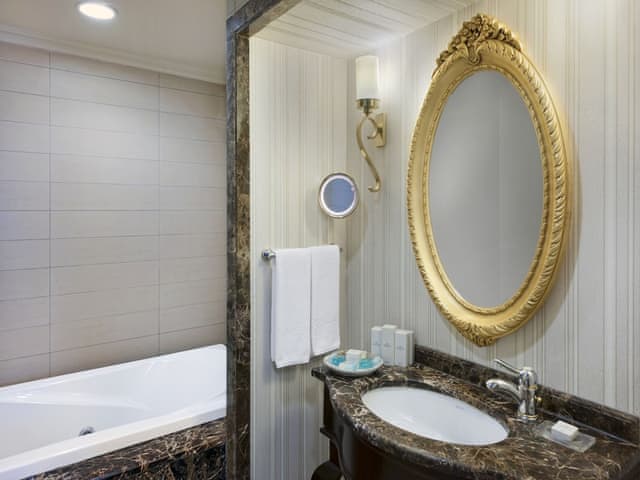 Classic Room, 1 Queen Bed