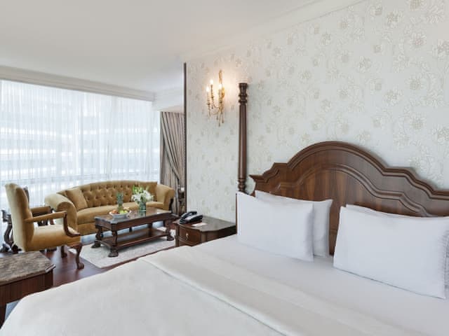 Suite with Queen Size Bed