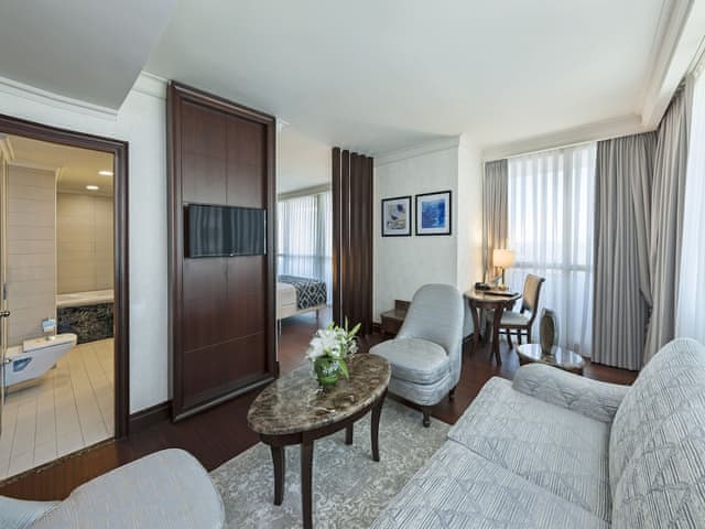 Junior Suite with Queen Size Bed