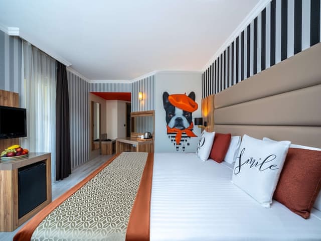 Family Room, 2 Bedrooms