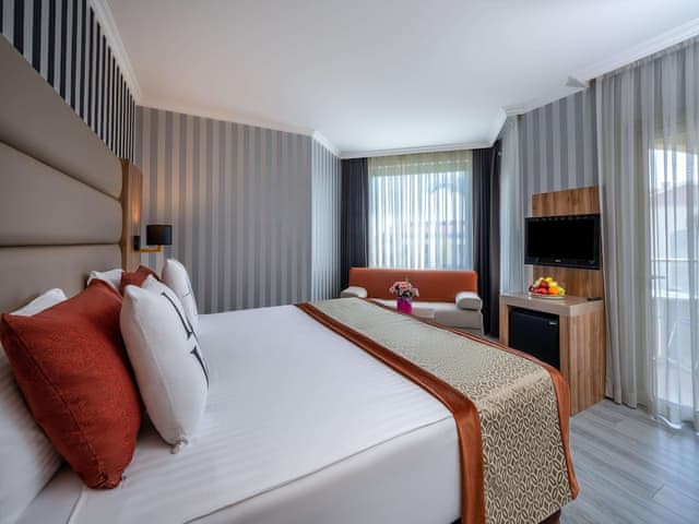 Family Room, 2 Bedrooms