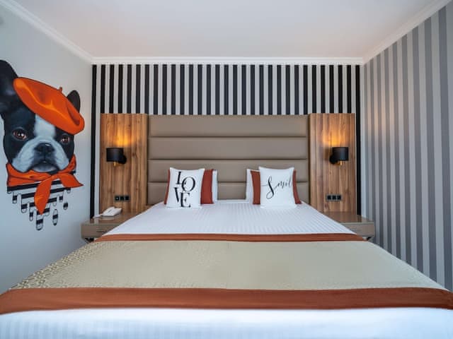 Family Room, 2 Bedrooms