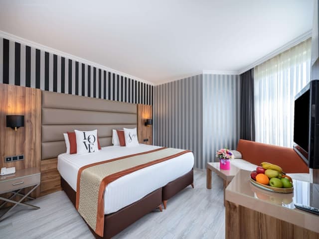 Family Room, 2 Bedrooms