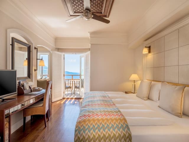 Deluxe Room, 1 King Bed (Grand)